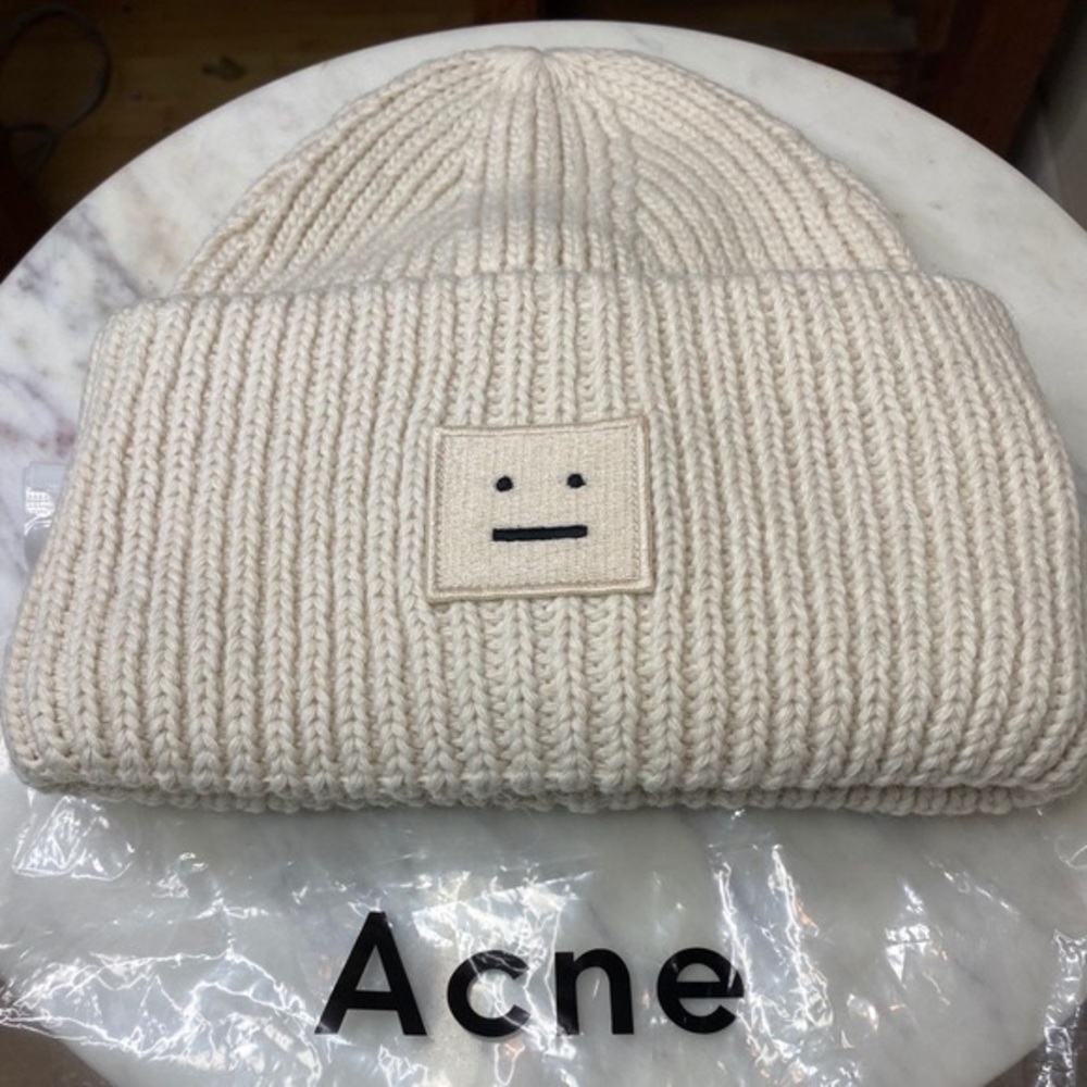 ACNE STUDIOS brand new with tags white beanie PANSY N FACE